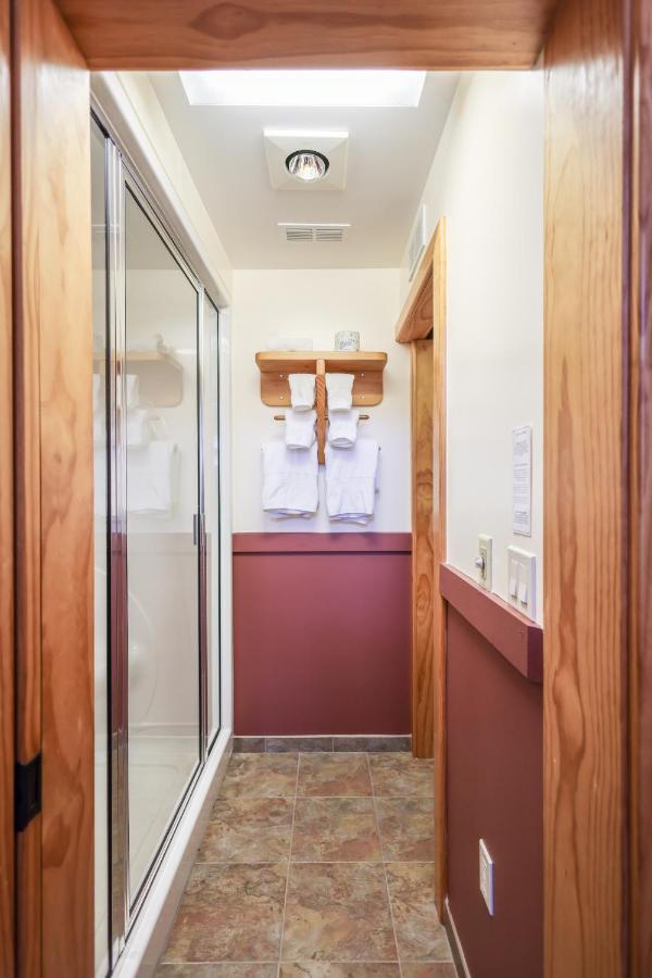 Outland Chalet & Suites Great Smoky Mountains Whittier Bagian luar foto
