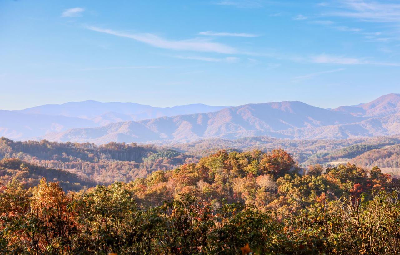 Outland Chalet & Suites Great Smoky Mountains Whittier Bagian luar foto