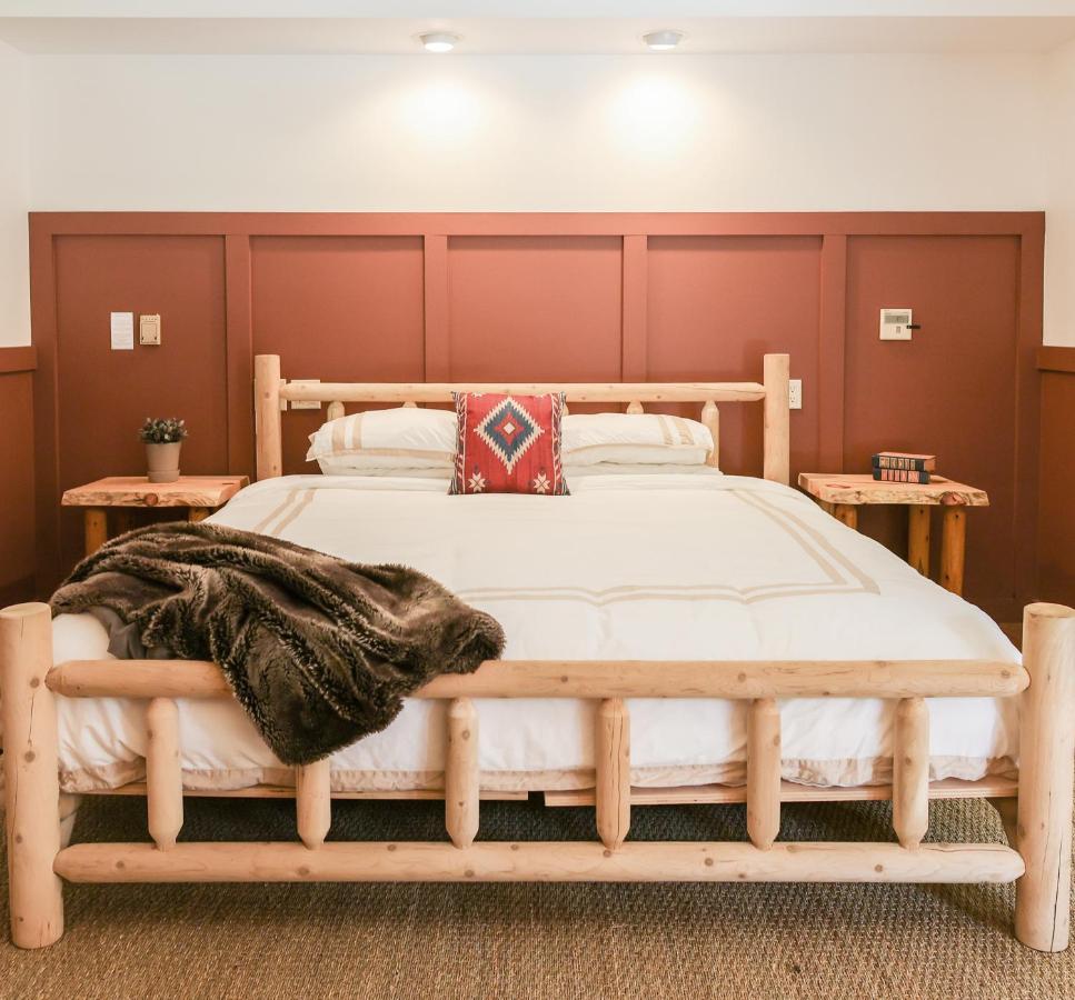 Outland Chalet & Suites Great Smoky Mountains Whittier Bagian luar foto