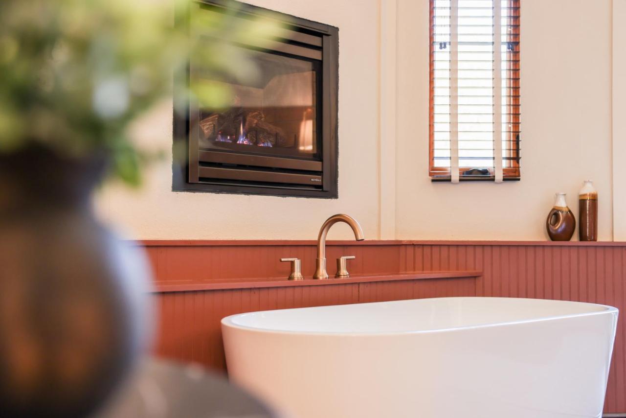 Outland Chalet & Suites Great Smoky Mountains Whittier Bagian luar foto