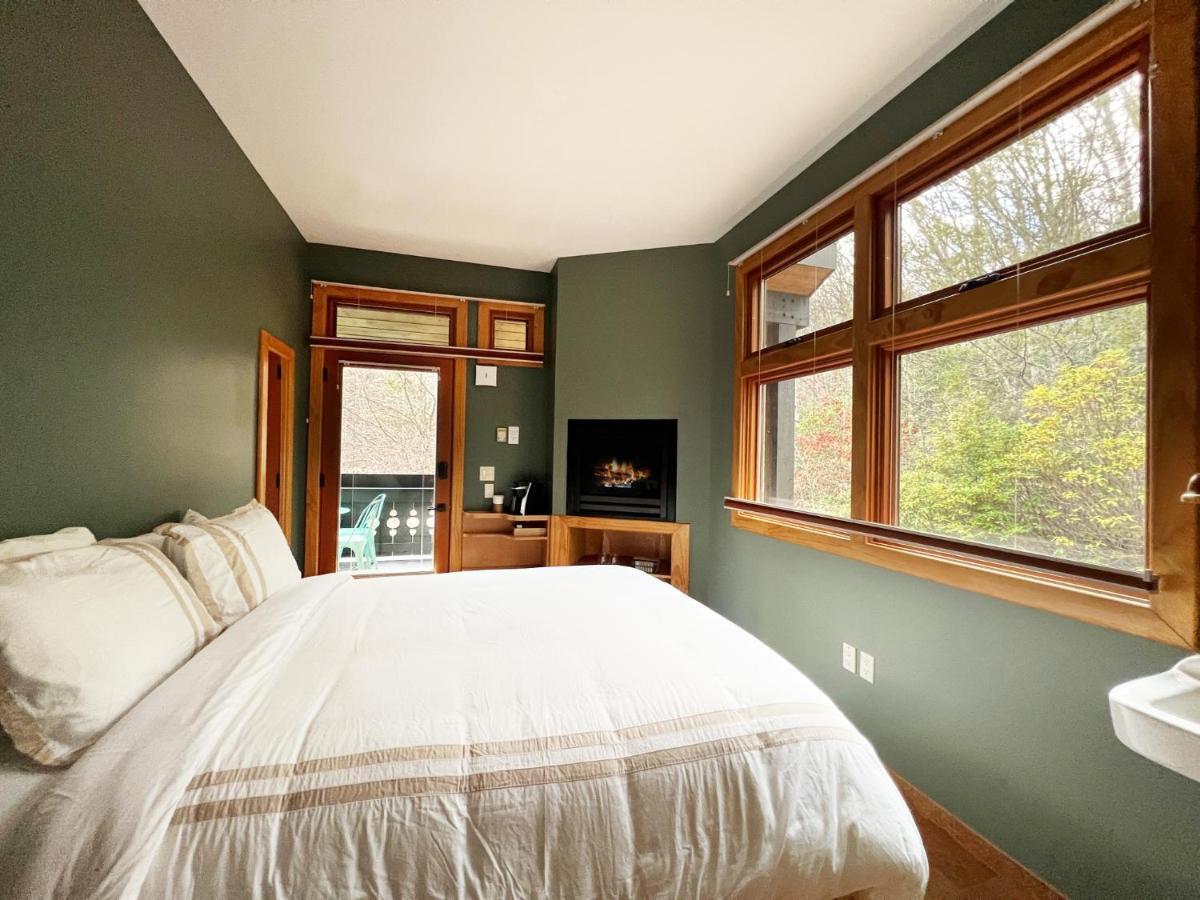 Outland Chalet & Suites Great Smoky Mountains Whittier Bagian luar foto